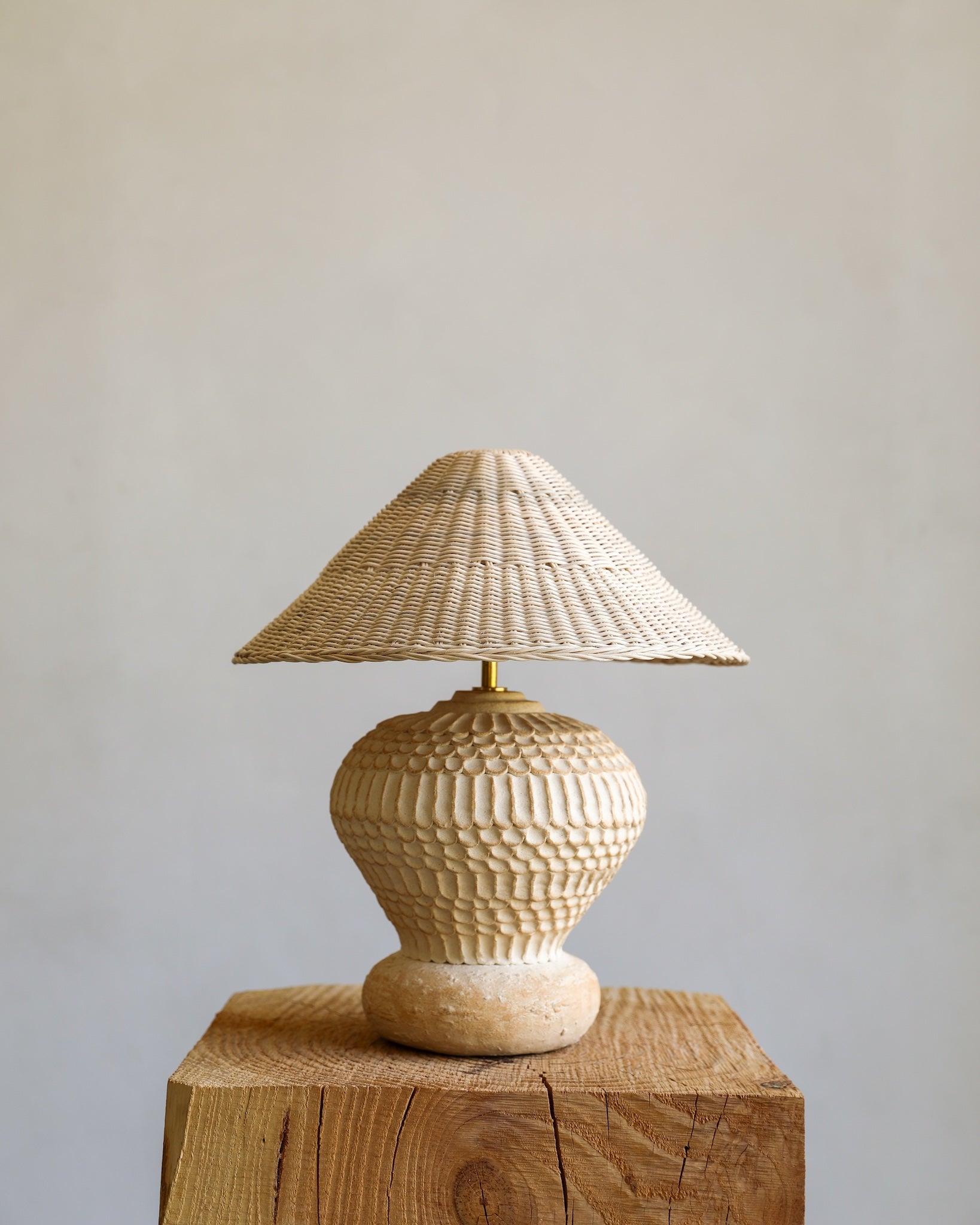 fielding clayworks textured ceramic table lamp cream natural wicker shade brass