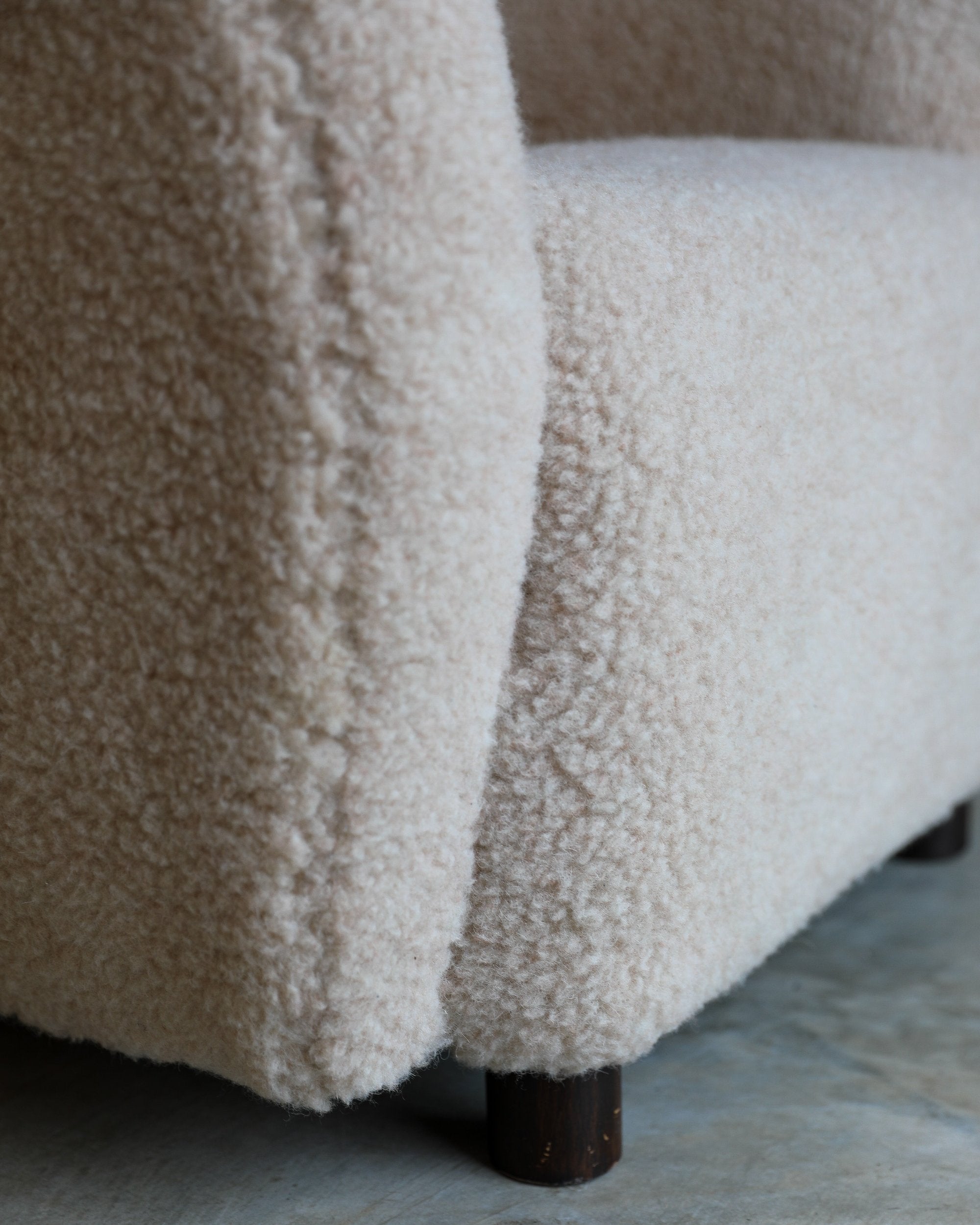 vintage sheepskin curvy danish lounge chair foot detail