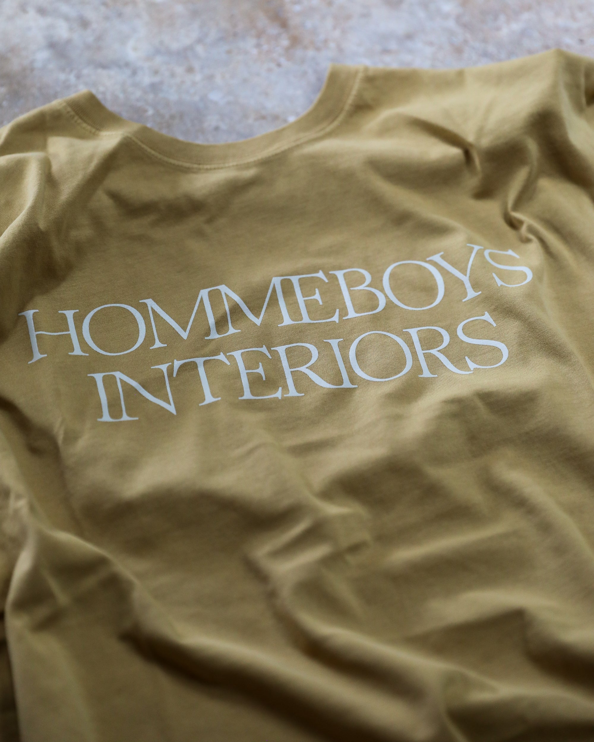 hommeboys t shirt in mustard closeup detail
