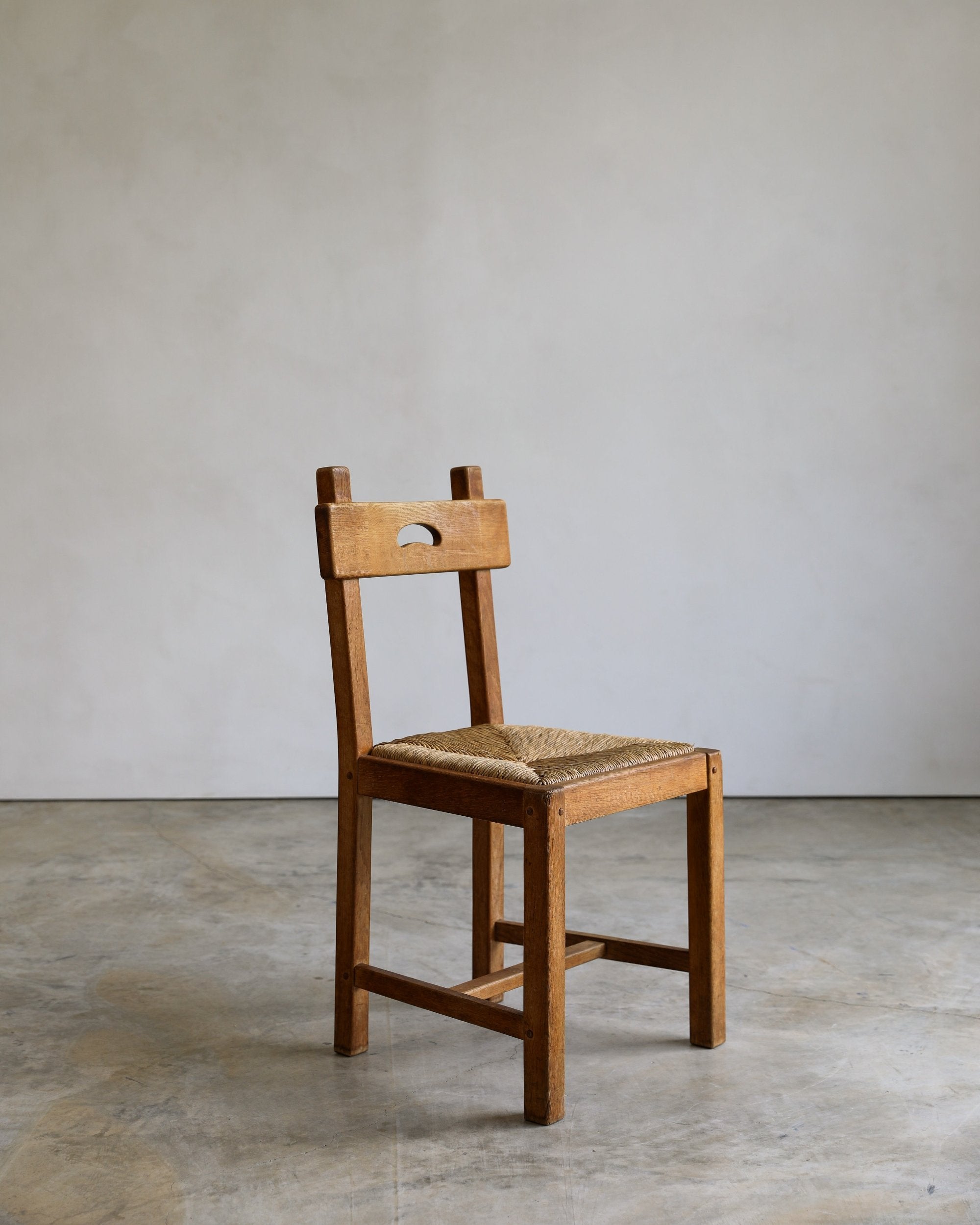 French Brutalist rush and wood vintage dining chair three-quarter side view detail