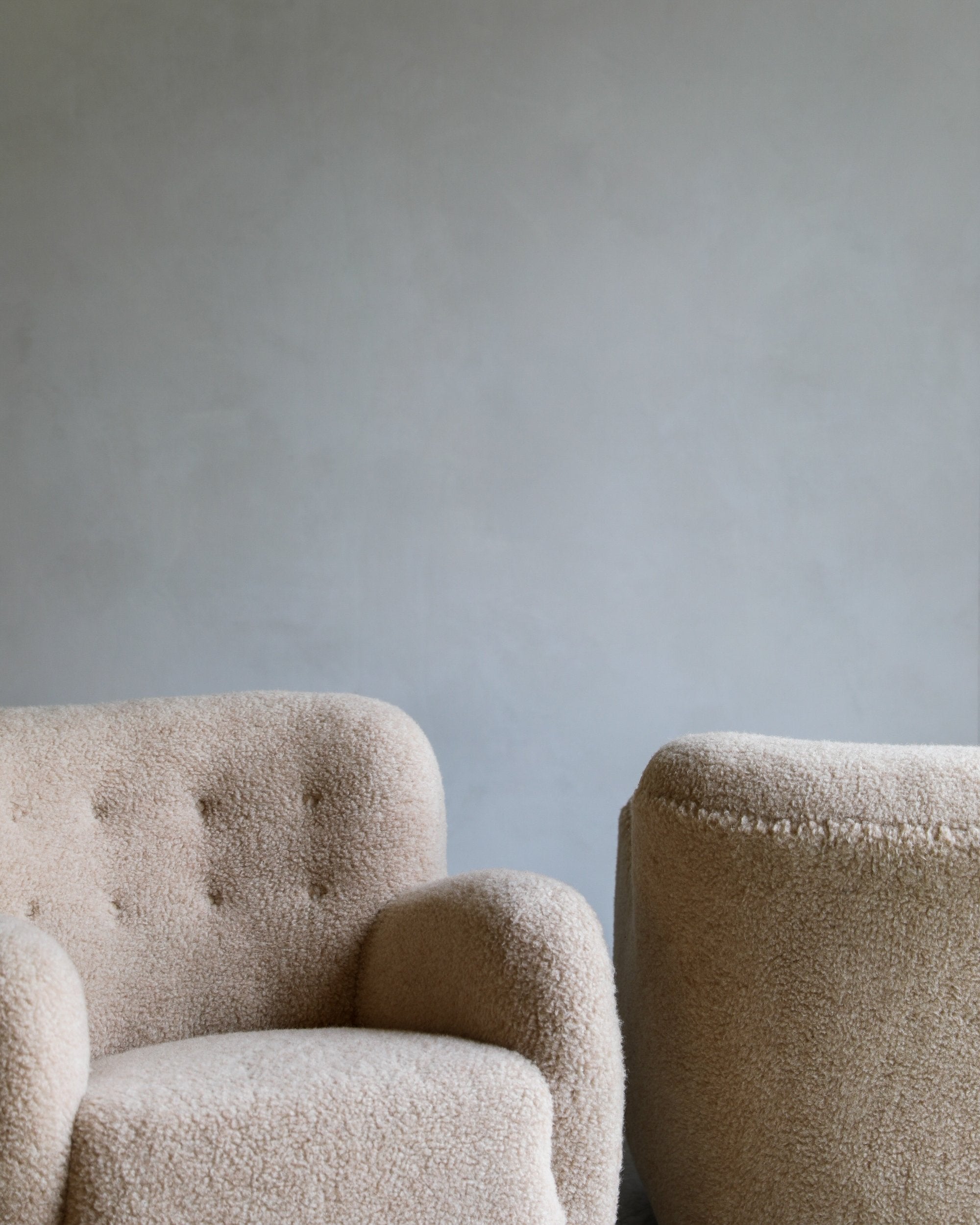 vintage sheepskin curvy danish lounge chair  closeup detail