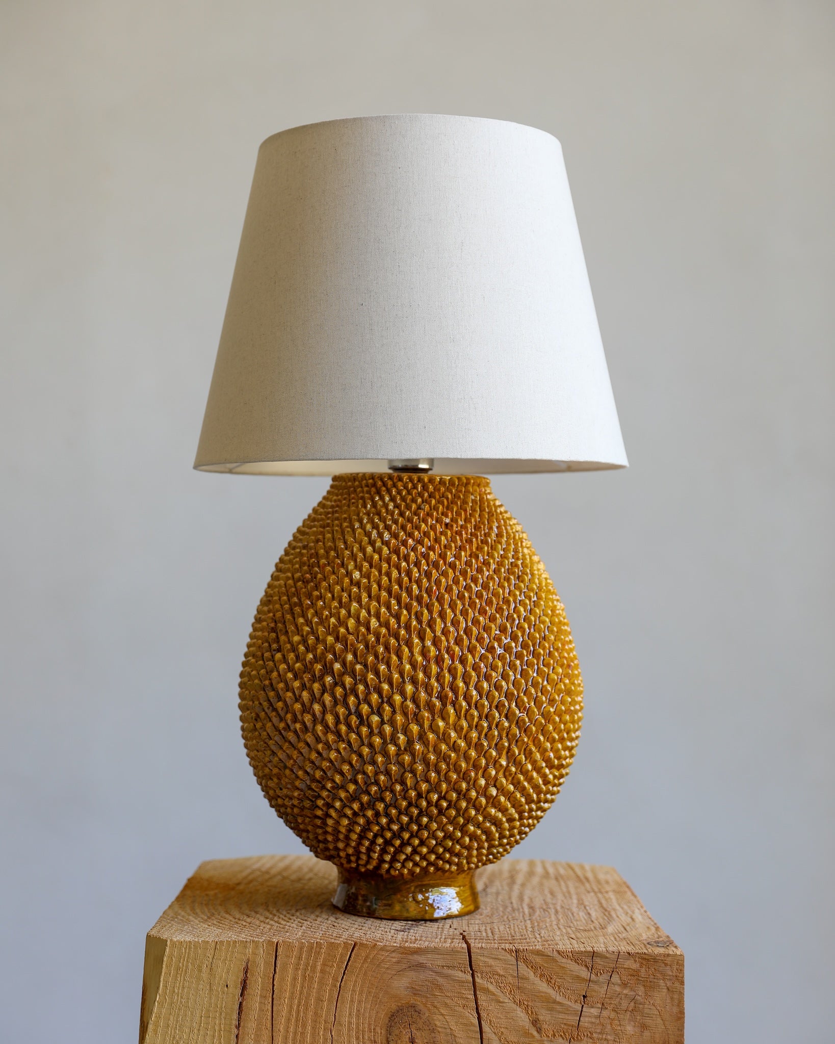 golden yellow amarillo glazed terracotta ceramic textural Mexican table lamp with linen shade front view off