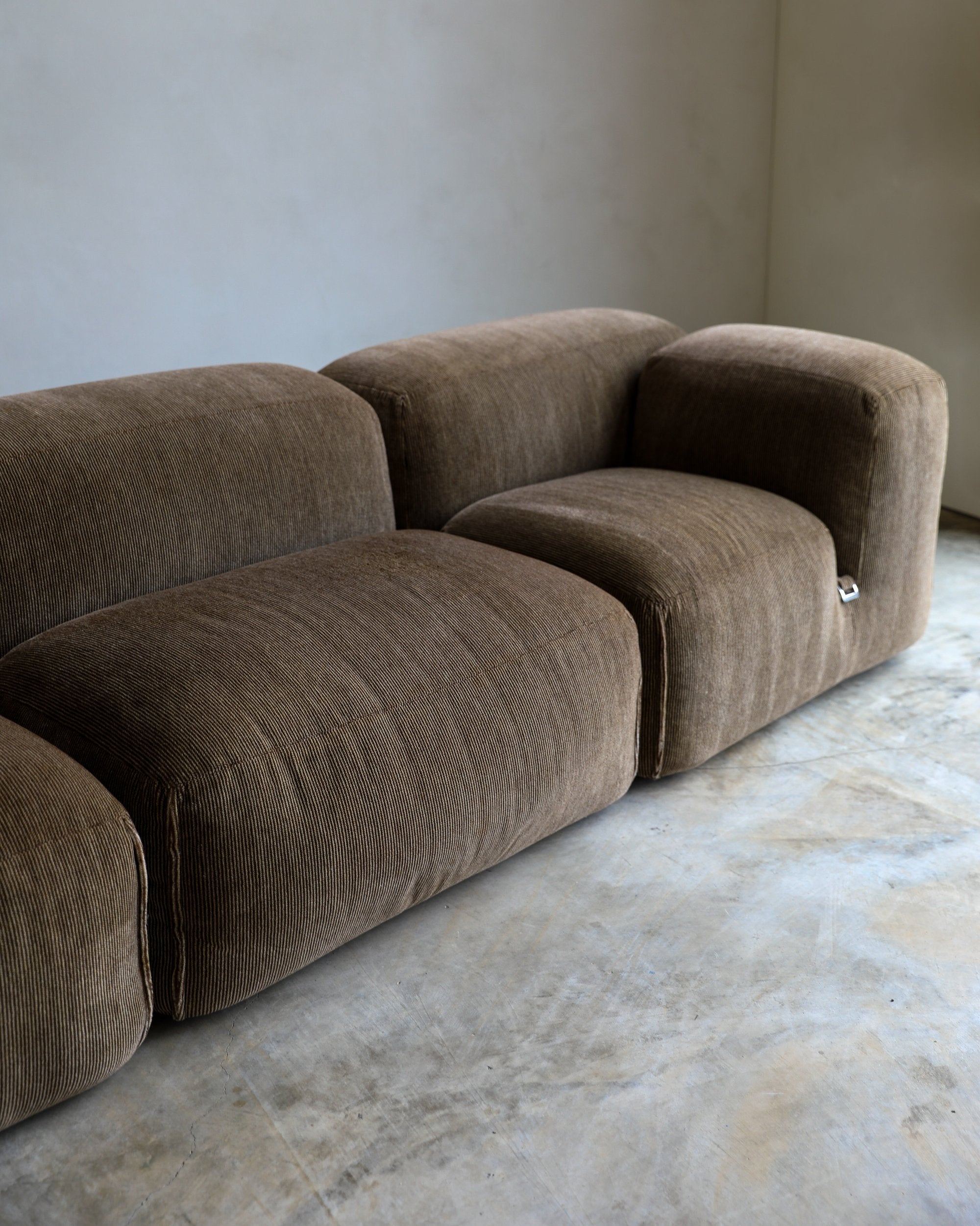 vintage Mario Bellini for Cassina Le Mura sofa original mohair upholstery natural brown subtle stripe