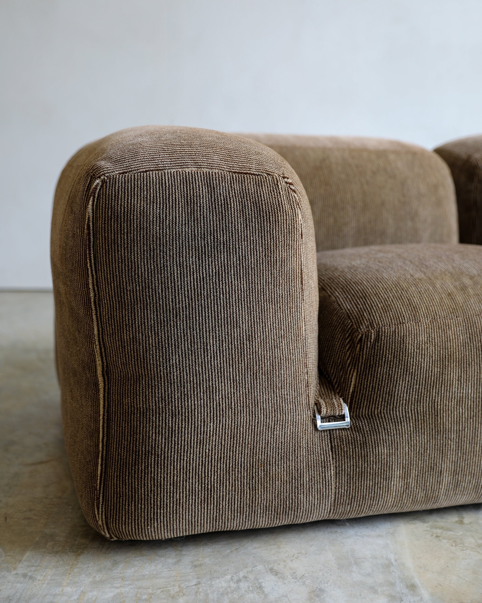 vintage Mario Bellini for Cassina Le Mura sofa original mohair upholstery natural brown subtle stripe arm detail