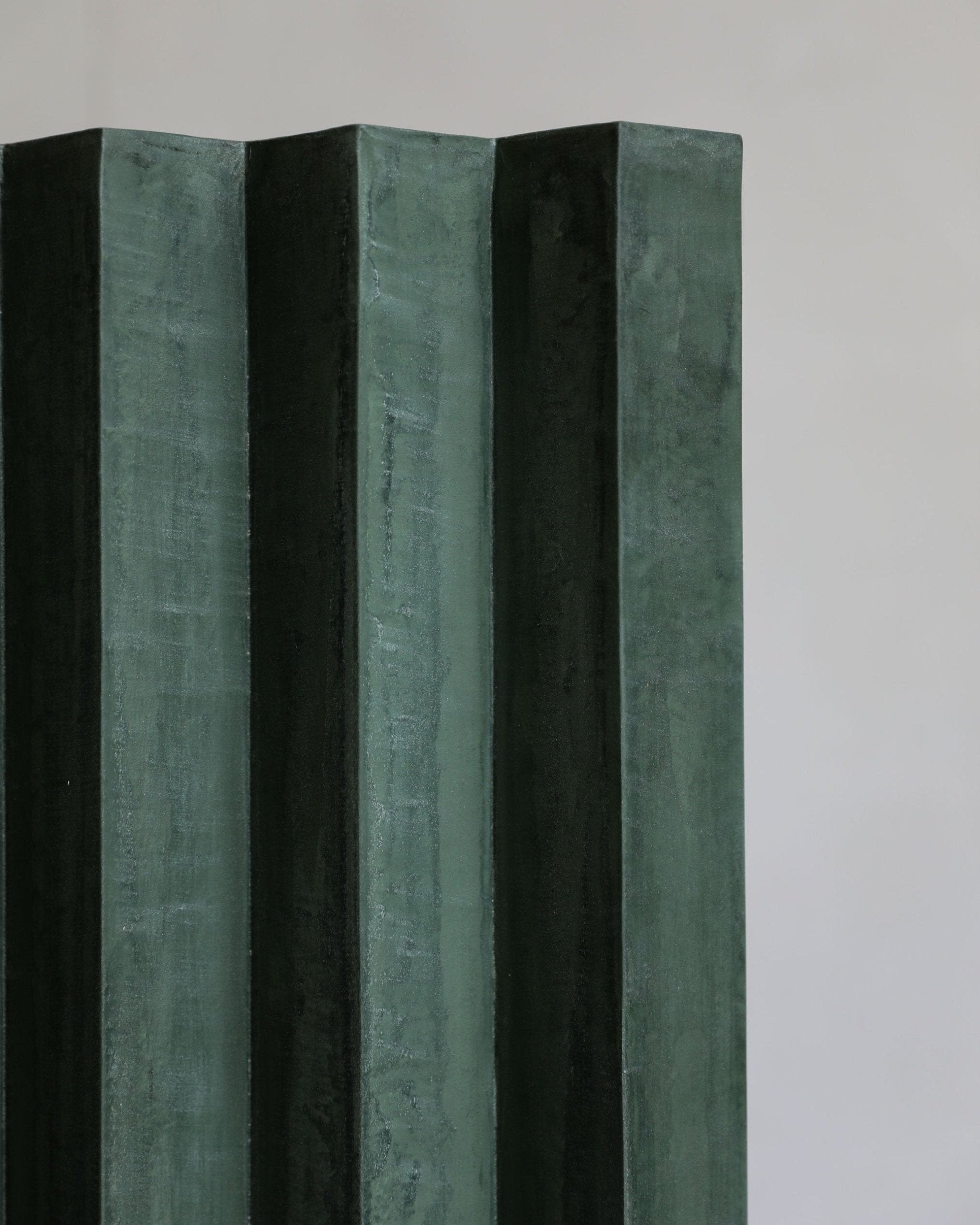 haus of hommeboys lone pedestal in green faceted vert plaster with marble inset