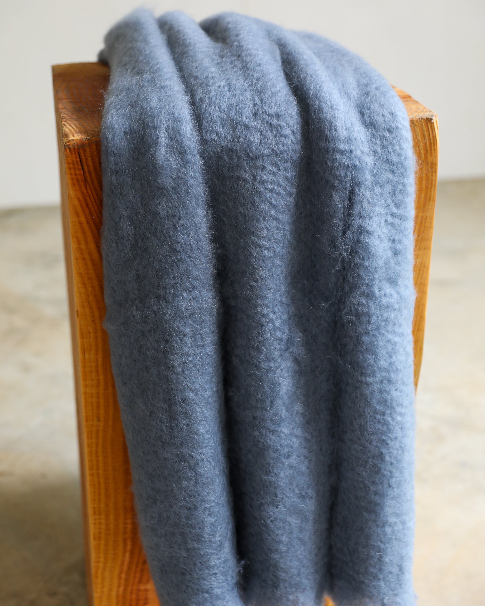 Mantas Ezcaray mer blue mohair throw blanket detail