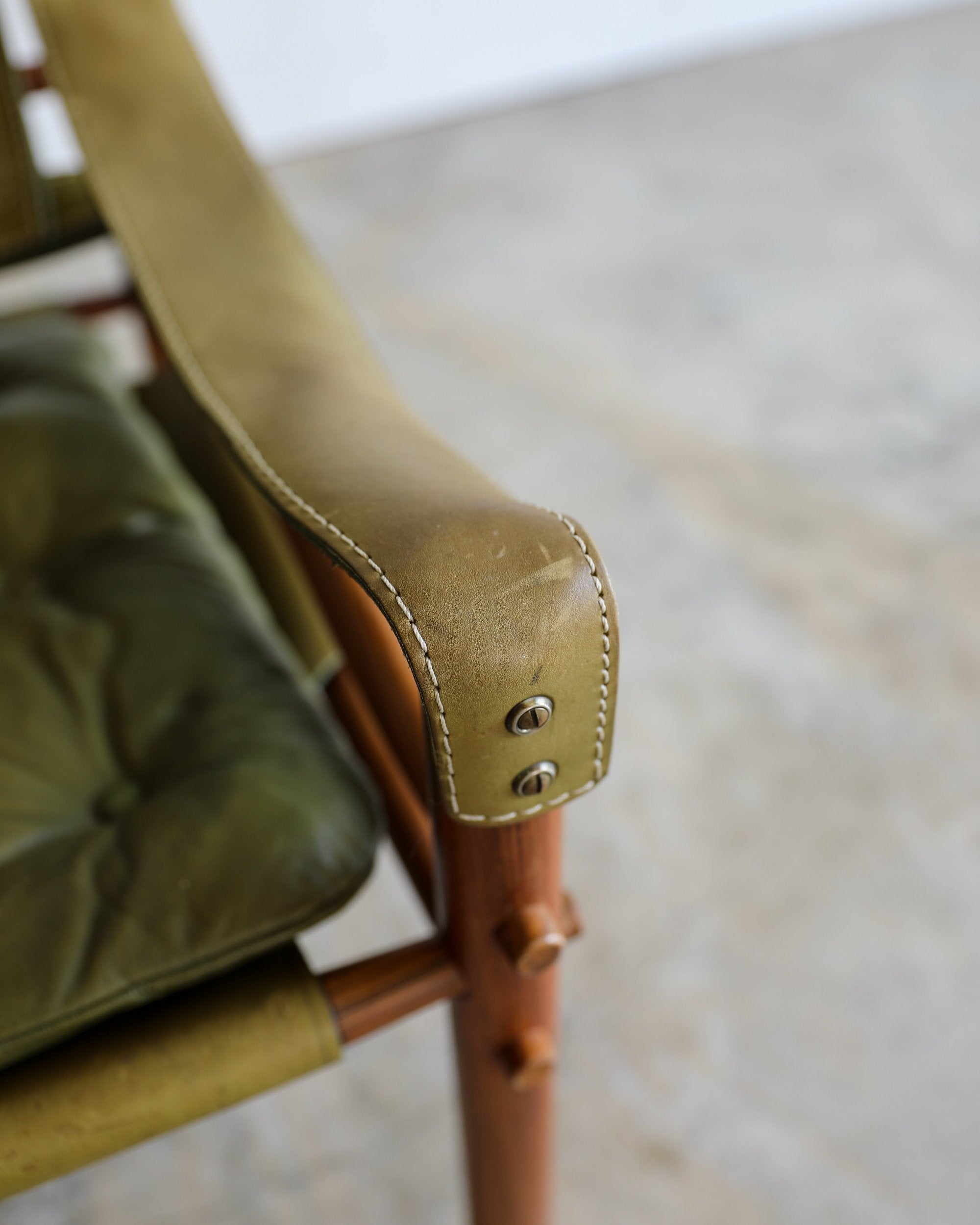 vintage swedish Arne Norell Sirocco Chair Pair in rosewood and original green leather upholstery arm closeup