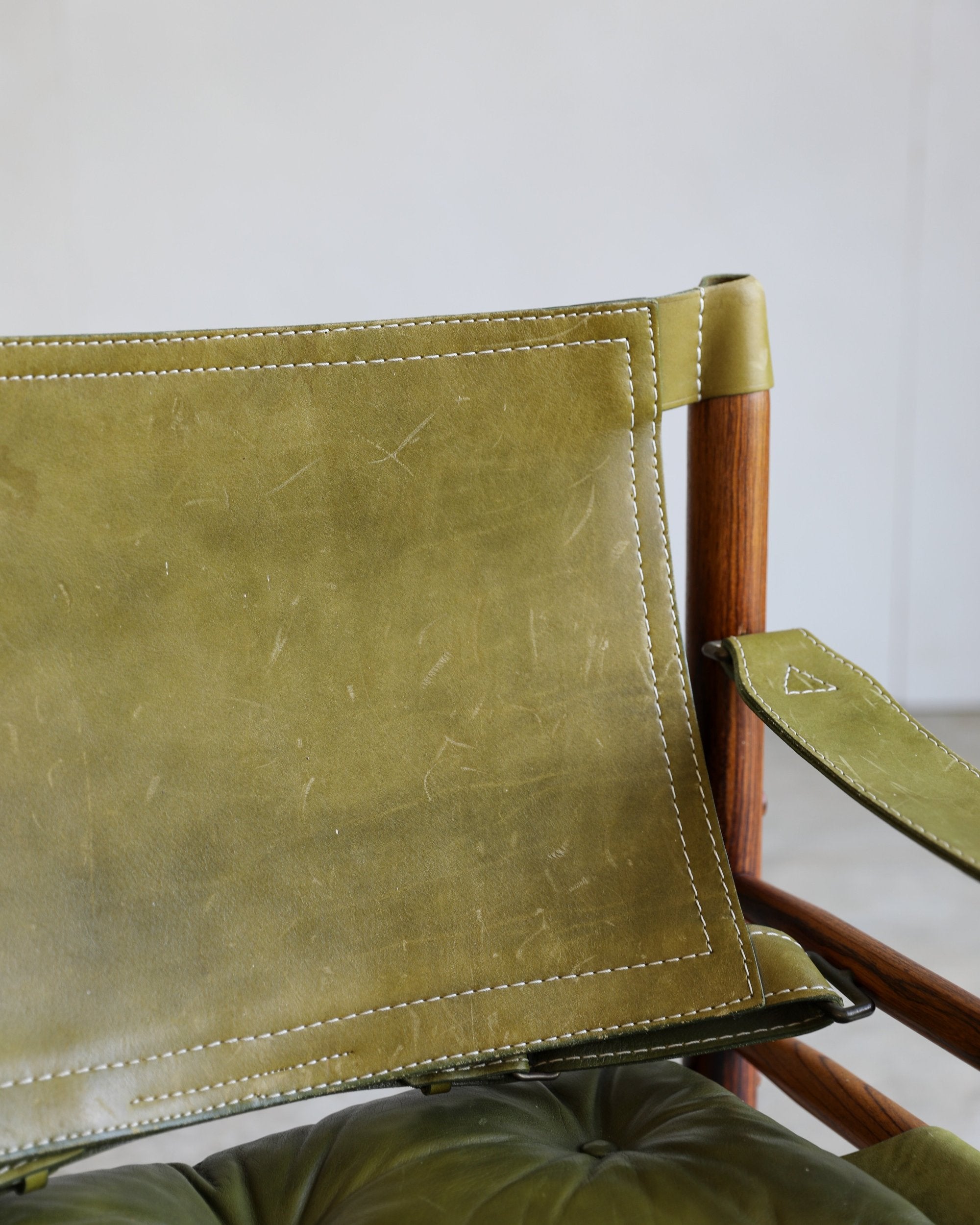 vintage swedish Arne Norell Sirocco Chair Pair in rosewood and original green leather upholstery back closeup