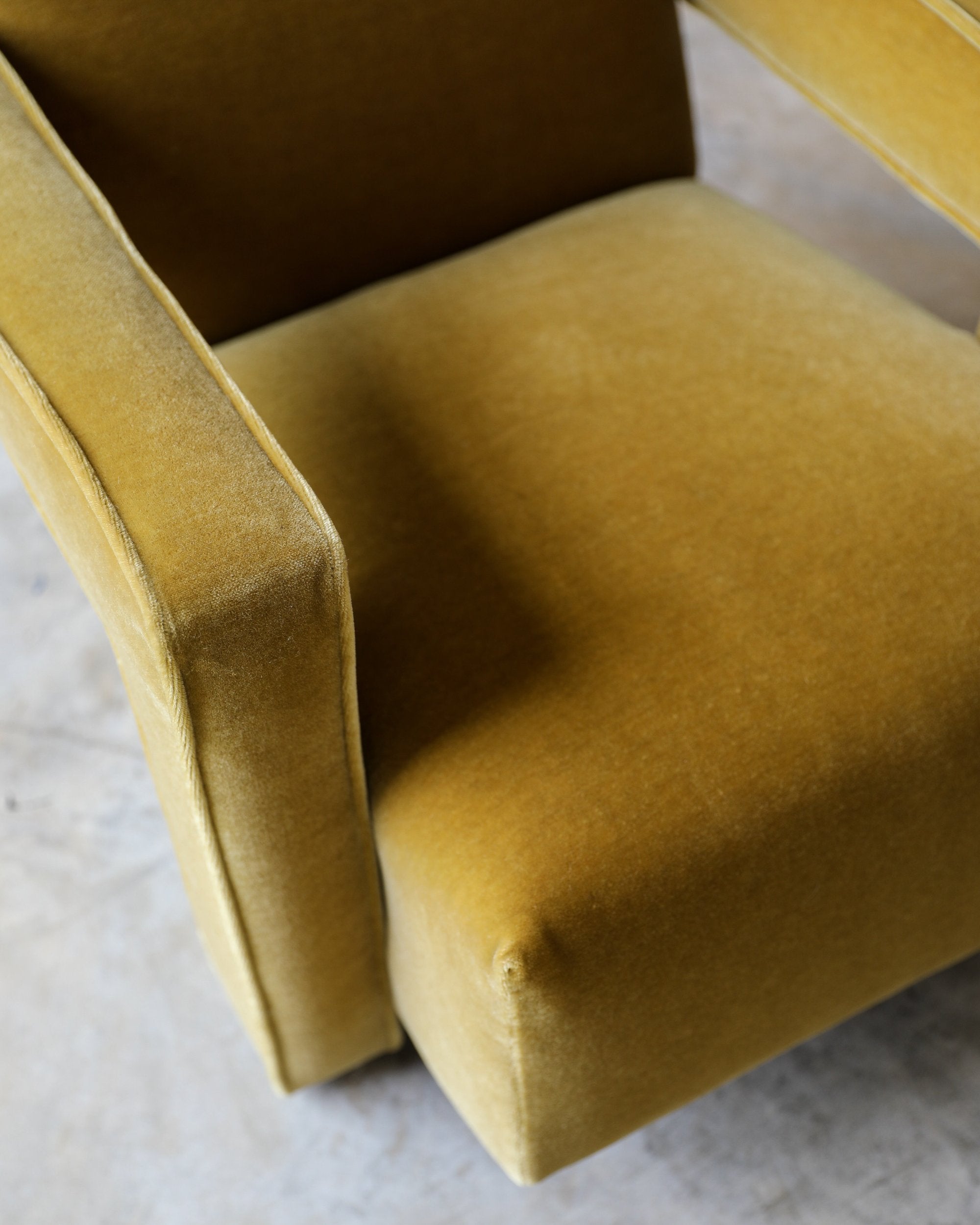 vintage Gerrit Rietveld Utrecht chair for Cassina in golden mohair fabric overhead seat detail