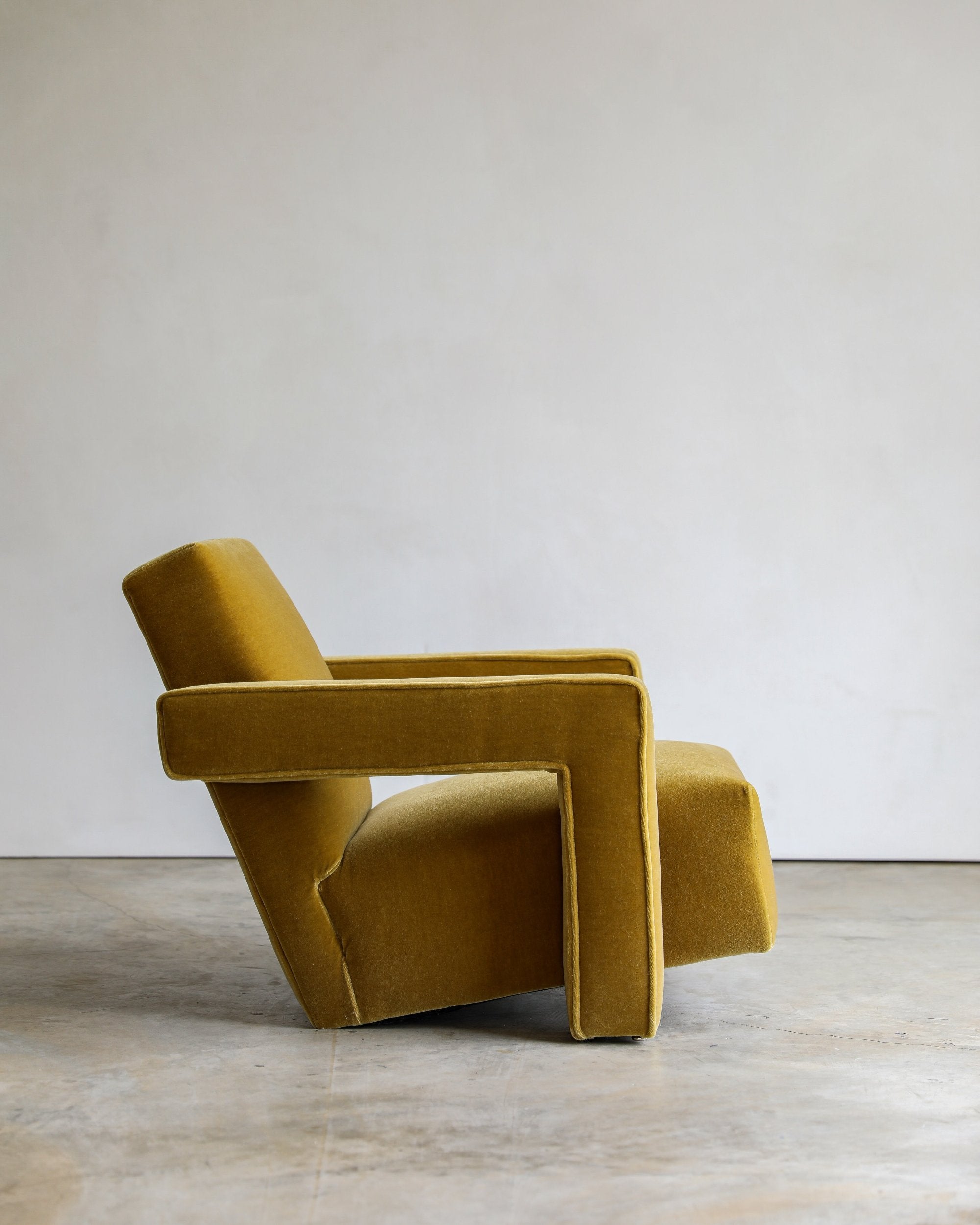 vintage Gerrit Rietveld Utrecht chair for Cassina in golden mohair fabric side view