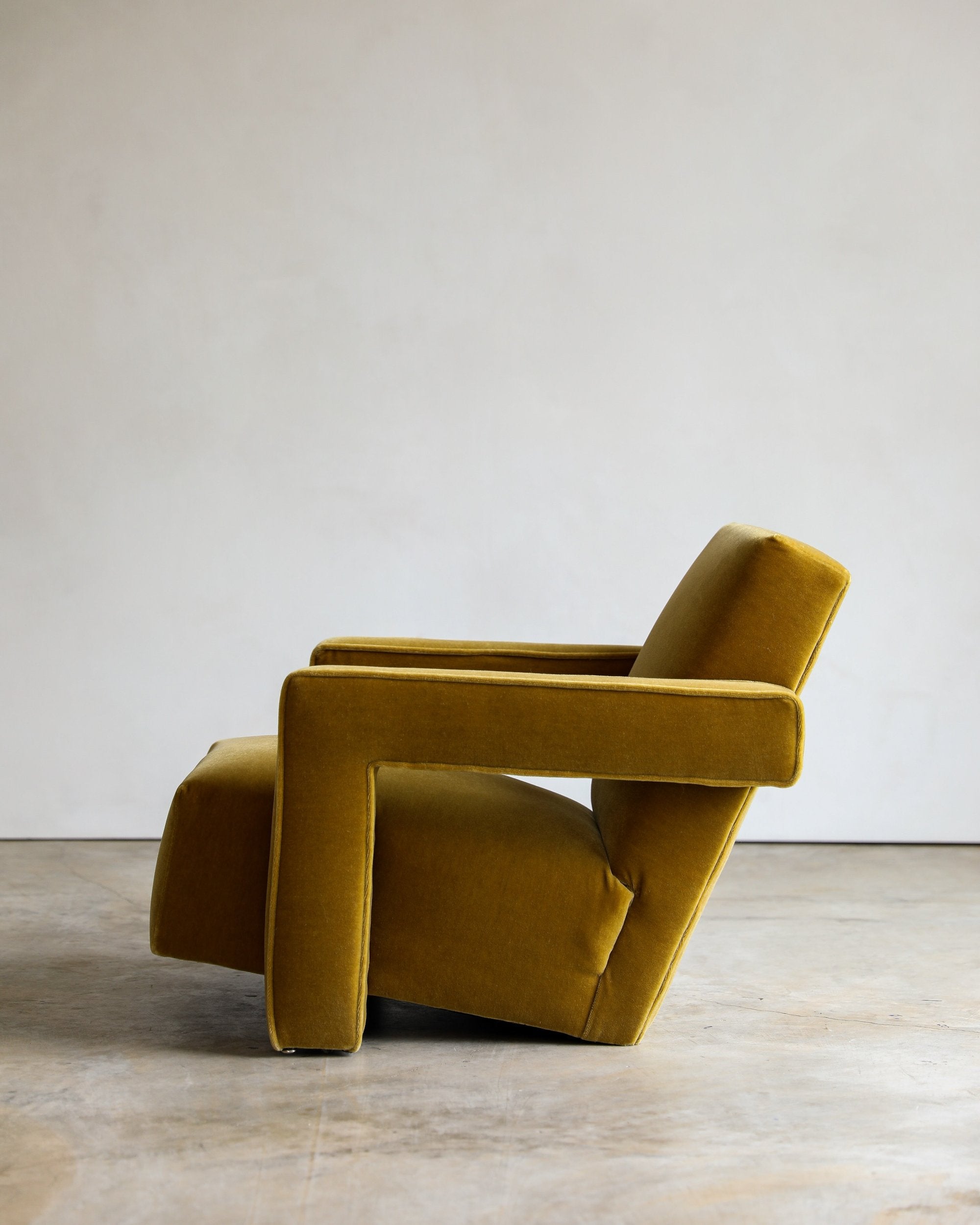 vintage Gerrit Rietveld Utrecht chair for Cassina in golden mohair fabric opposite side view