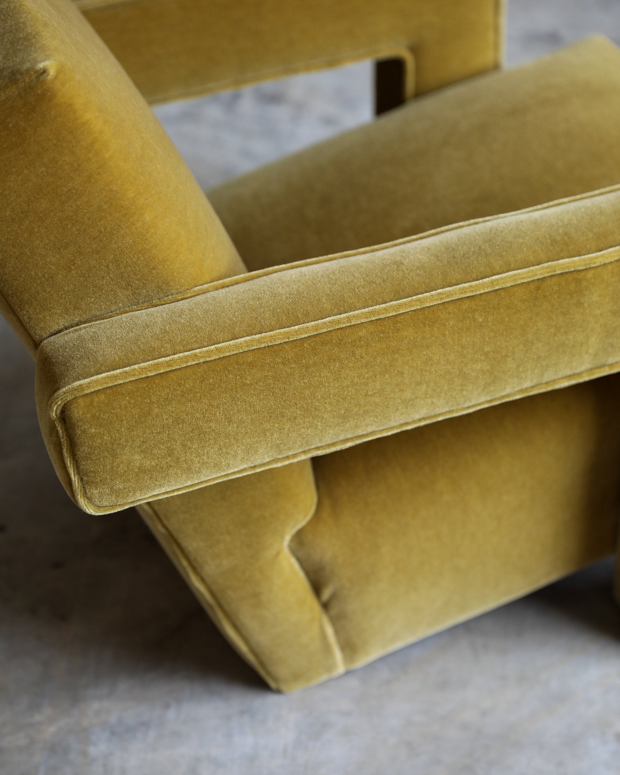 vintage Gerrit Rietveld Utrecht chair for Cassina in golden mohair fabric arm detail