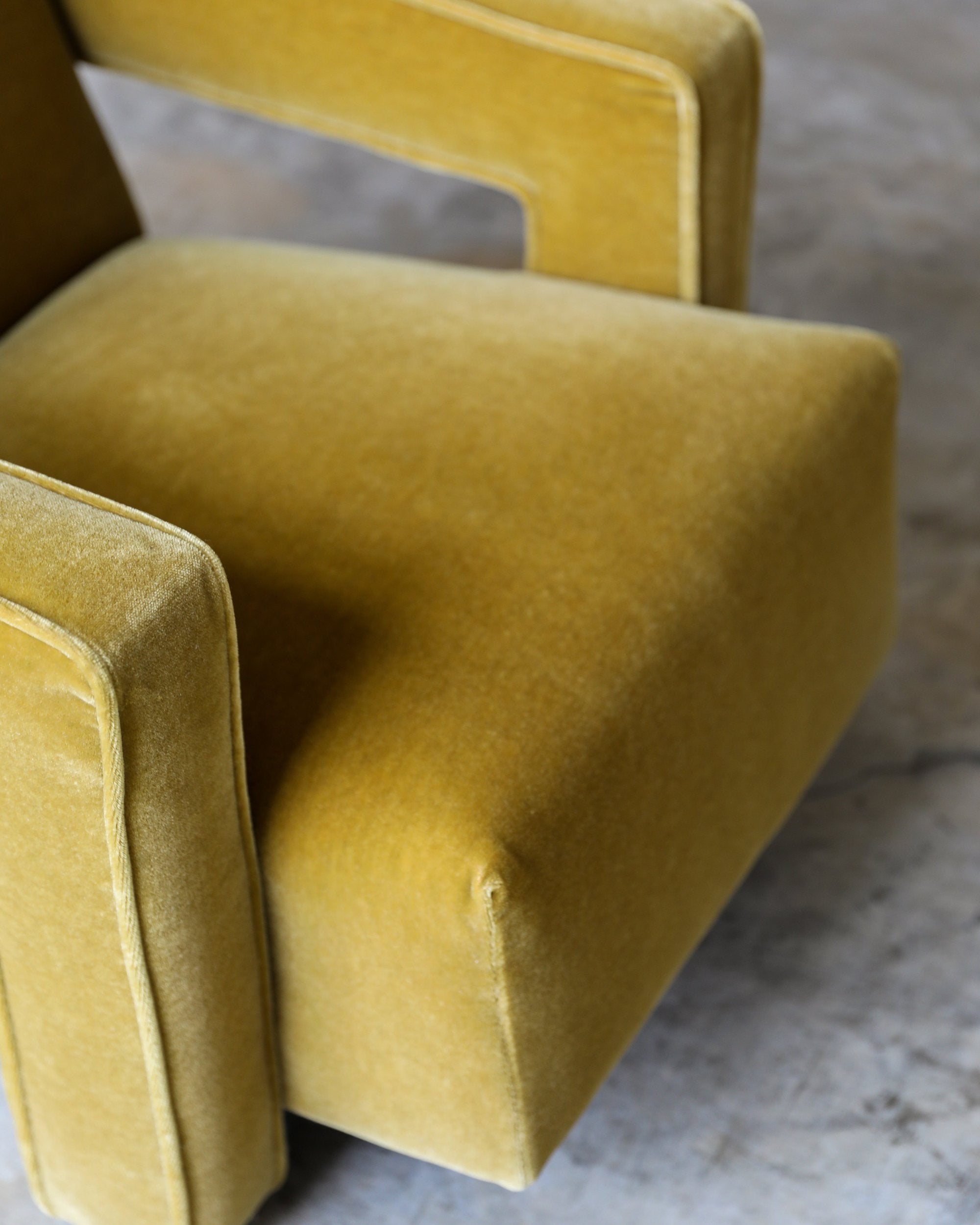 vintage Gerrit Rietveld Utrecht chair for Cassina in golden mohair fabric seat detail